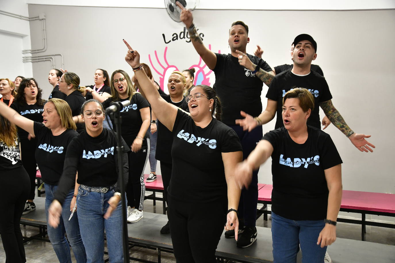 Las Lady's Chancletas desbordan carnaval en sus ensayos
