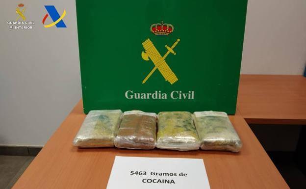 Se enfrenta a ocho años y nueve meses por traer cuatro kilos de coca en el avión