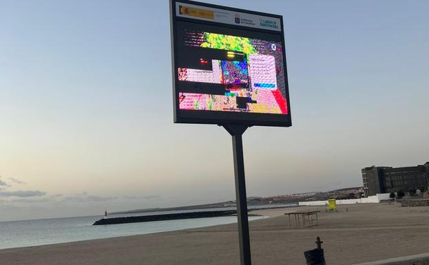 A pedrada limpia contra la nueva pantalla digital de Los Pozos: 23.000 euros para nada