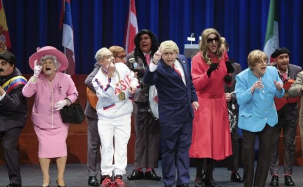 La chirigota Grupo de Guasa actúa en el carnaval de Antigua