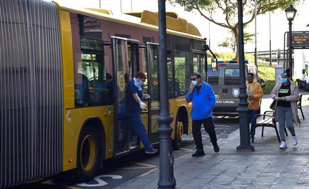 La mascarilla en el transporte público comienza a desaparecer