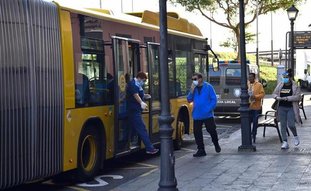 La mascarilla en el transporte público comienza a desaparecer