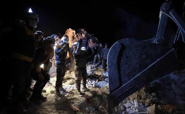 El número de muertes en Turquía y Siria se eleva a más de 11.200