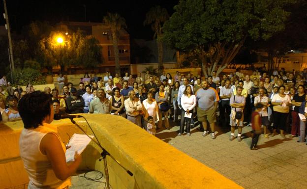 «Solo falta que nos pongan un cartel en la entrada del barrio que diga Cementerio de Aena»