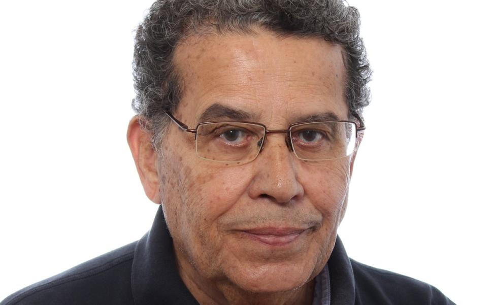 Enrique Torres: «Me considero un 'outsider' de las letras y un lector desordenado»