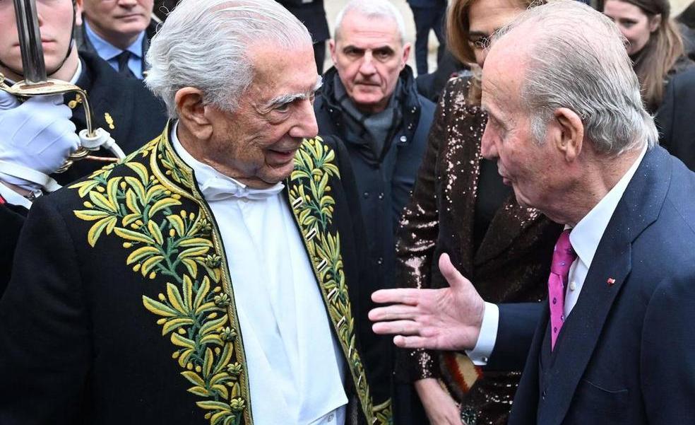 Macron invita al rey emérito y a Vargas Llosa a cenar al Palacio del Elíseo