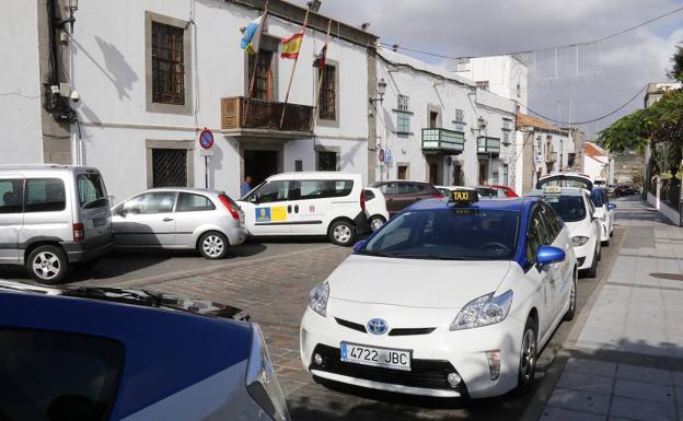 Los taxistas de Telde convocan una manifestación cansados de que no suba la tarifa urbana