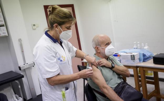 Administradas 226.528 segundas dosis con nuevas vacunas en Canarias