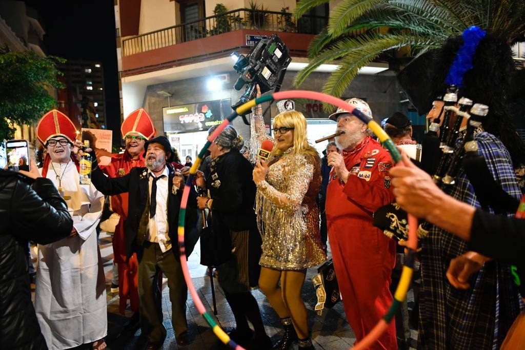 Santa Catalina se convierte en una fiesta disco en el pregón del carnaval