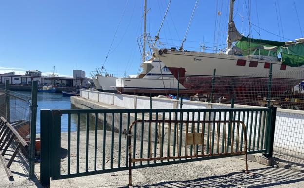 Los dueños de motos de agua protestan por el cierre del acceso al mar en Puerto de Mogán