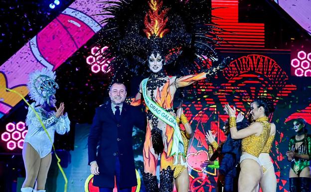 Drag Kiowa se corona Drag Queen del Carnaval de Gáldar 2023