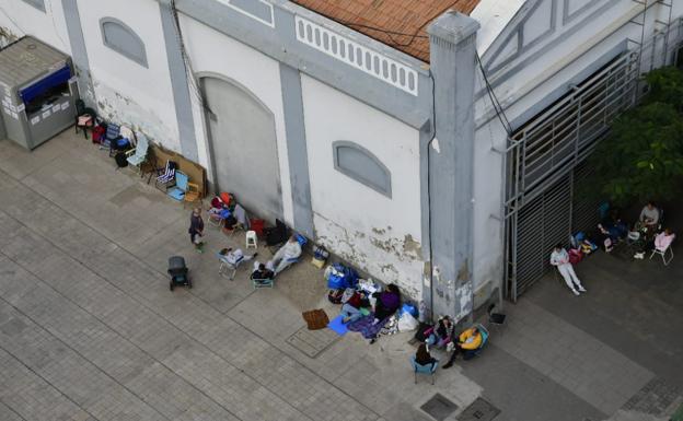 Se desata la fiebre por los drags: noche en vela para conseguir una entrada para la preselección