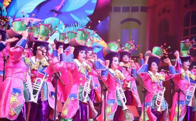 Las murgas se imponen al frío nocturno en el recinto ferial