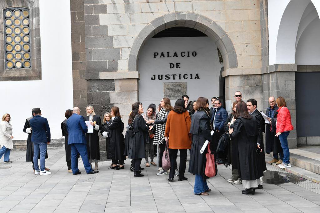 Los letrados de la administración de Justicia siguen firmes en su protesta