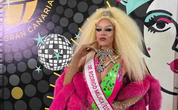 «Soy una persona seria y retraída y el personaje me ayuda a subir al escenario»