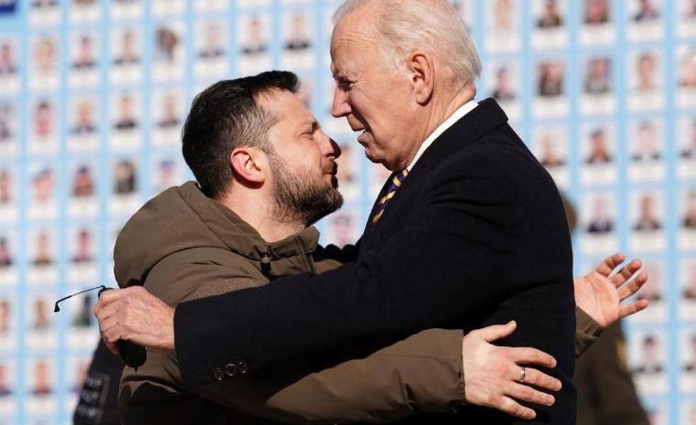 El desafío de Biden a Putin desde Kiev: «No nos vamos, EE UU está aquí para quedarse»