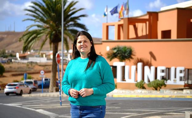 La alcaldesa de Tuineje reclama al Cabildo mejoras en las carreteras