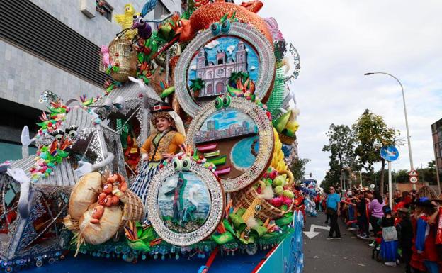 La cabalgata infantil pone color y música a la segunda jornada del carnaval de día