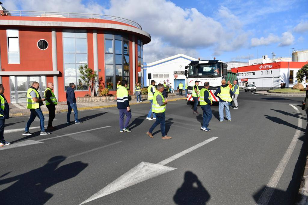 Piquetes informativos paran camiones en La Luz el primer día del paro del transporte