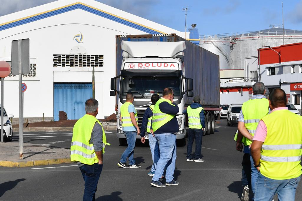 La huelga de los transportistas seguirá esta semana tras no haber acuerdo con el Gobierno