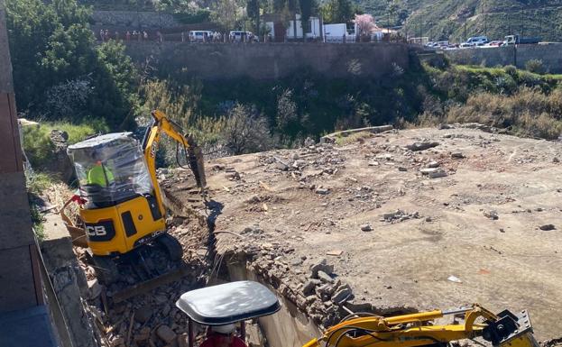 Comienza el derribo del 'mamotreto' de Tejeda