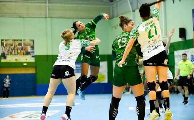 Otro varapalo para el Rocasa: la lesión de Almudena Rodríguez es de gravedad