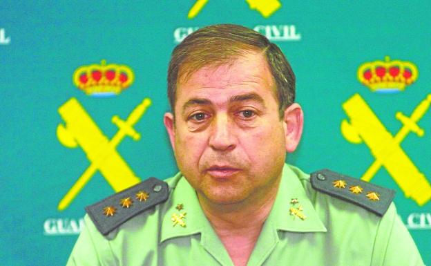 La Guardia Civil investiga los vínculos del general Espinosa con un constructor