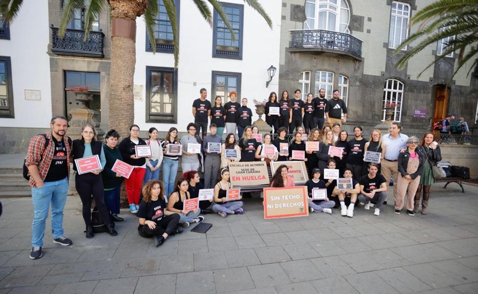 La Escuela de Actores de Canarias muestra su hartazgo
