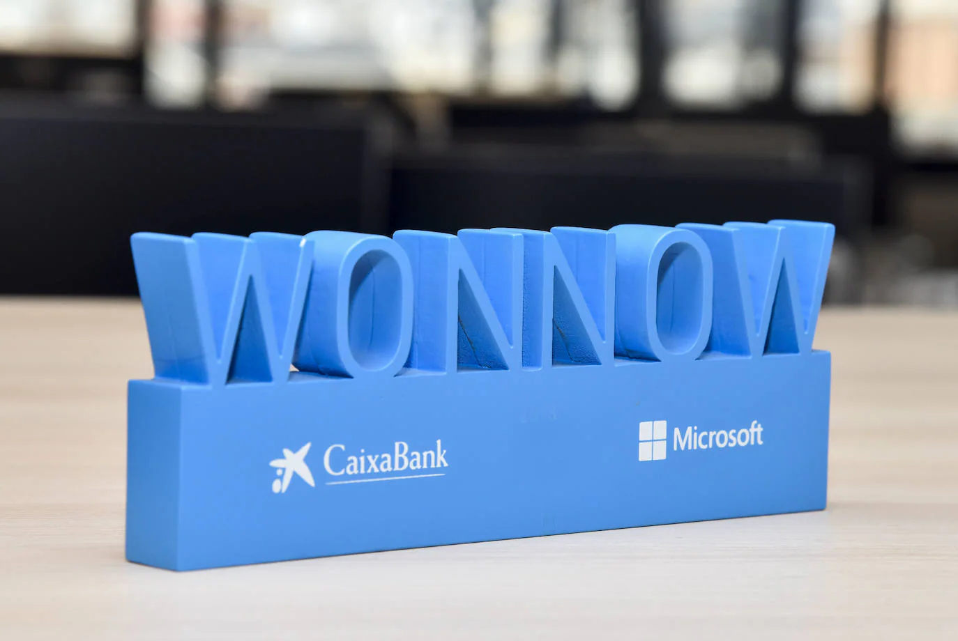 Caixabank y Microsoft convocan los premios WONNOW para impulsar el talento femenino en la ciencia