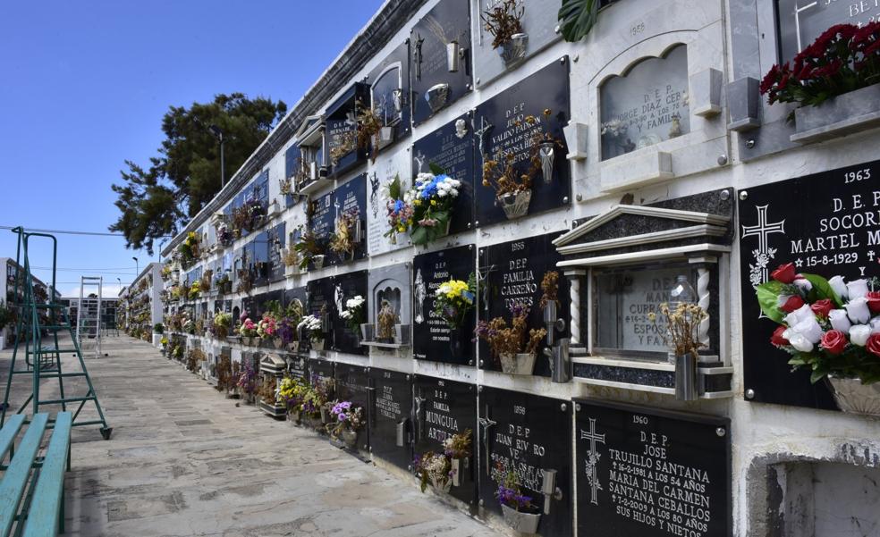 Un error hace que difuntos de familias diferentes compartan el mismo nicho en Telde