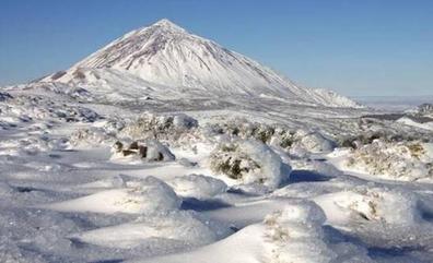 Microplásticos en la nieve del Teide y crema solar en acuíferos de El Hierro