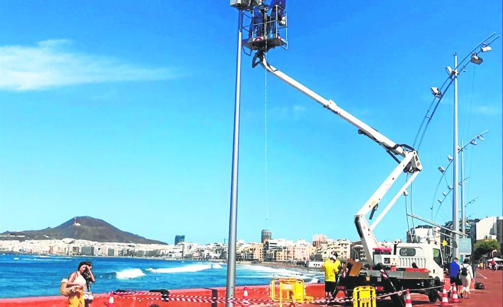 Las Canteras avanza en su camino para ser una playa inteligente