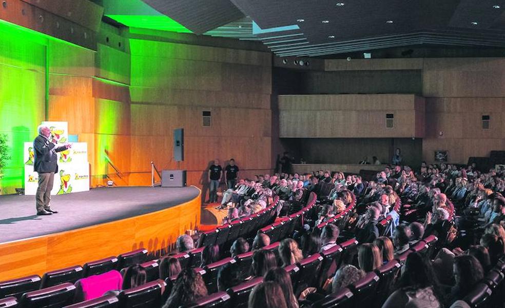 HiperDino retoma la celebración de su congreso anual con la asistencia de 400 personas