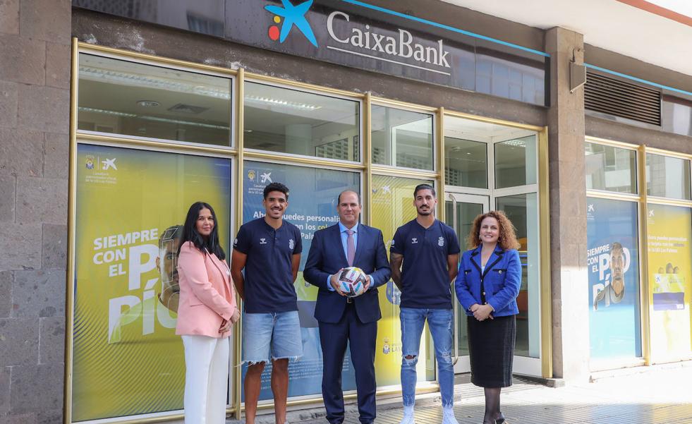 CaixaBank reafirma su apoyo a la UD Las Palmas con una oficina temática en la capital grancanaria