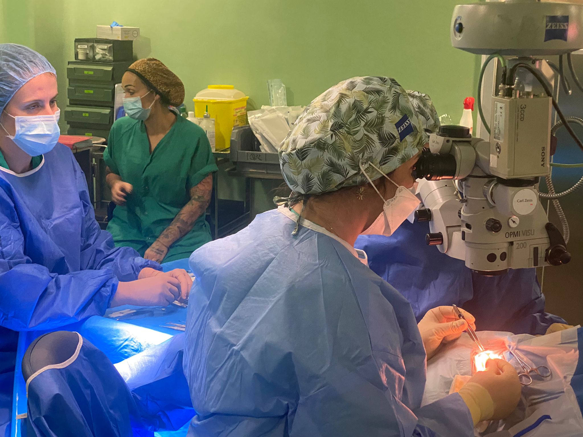 El Negrín introduce una técnica pionera de cirugía del glaucoma