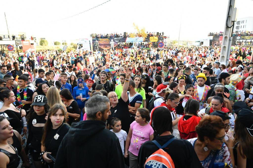 El Carnaval de Telde desparrama música y color por sus calles