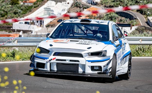 Miguel Cabral, dueño y señor de Juncalillo con su Mitsubishi Evo X Proto