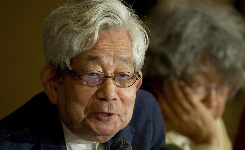 Muere Kenzaburo Oé, escritor japonés con alma europea, crítico y pacifista