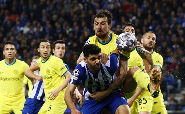El Inter resiste en Do Dragao y recupera un lugar entre los grandes