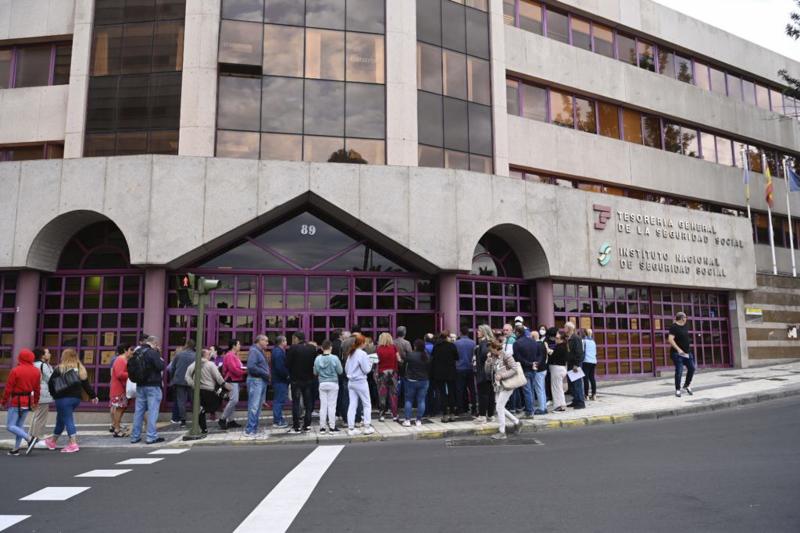 Morales: «Las colas de la Seguridad Social son un atentado brutal a la ciudadanía»