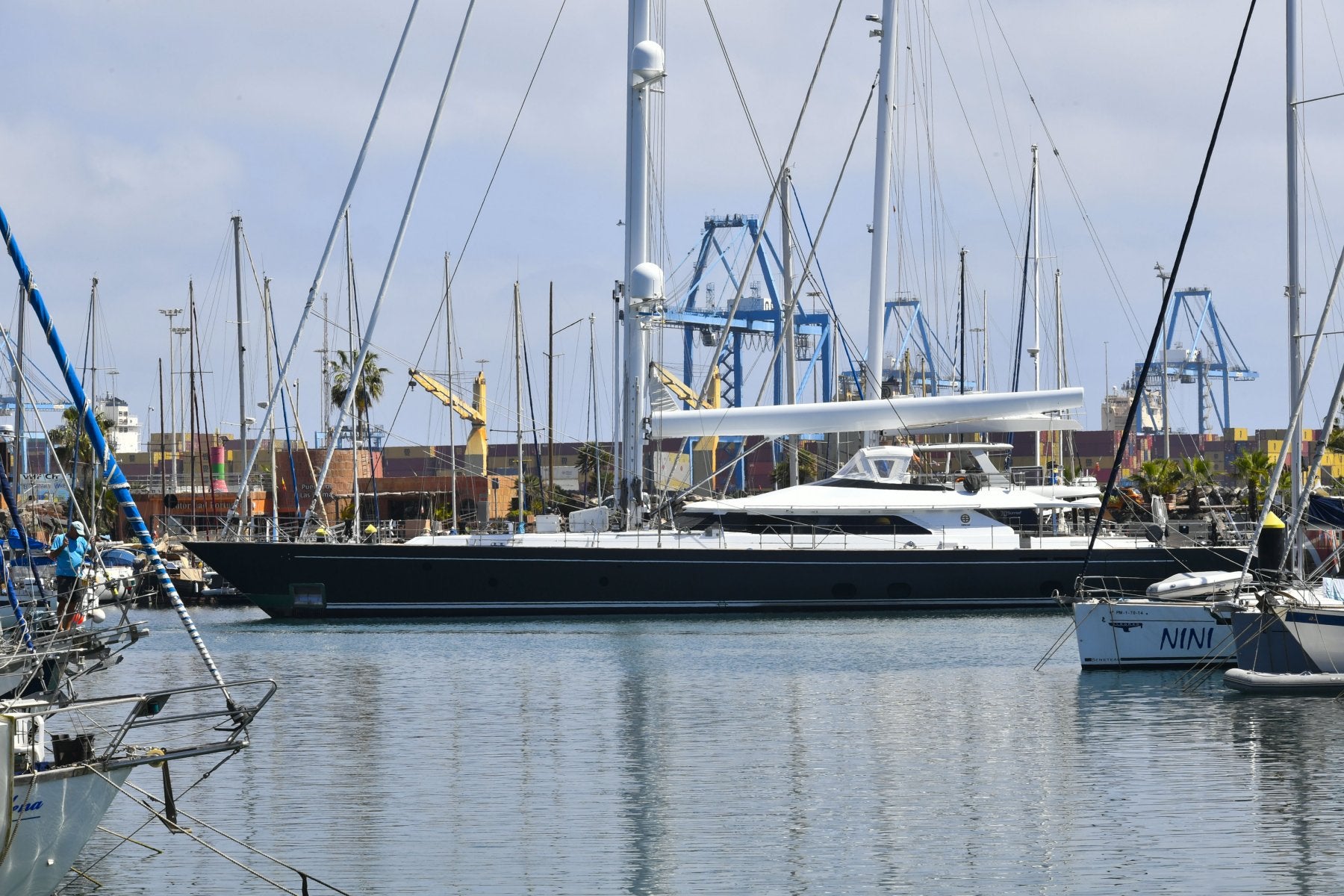 El 'Serendipity I', retenido en La Luz por un impago en astilleros italianos