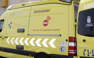 Un motorista resulta herido tras chocar contra un camión en Tenerife