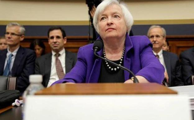 La secretaria del Tesoro de EE UU intenta calmar a los inversores