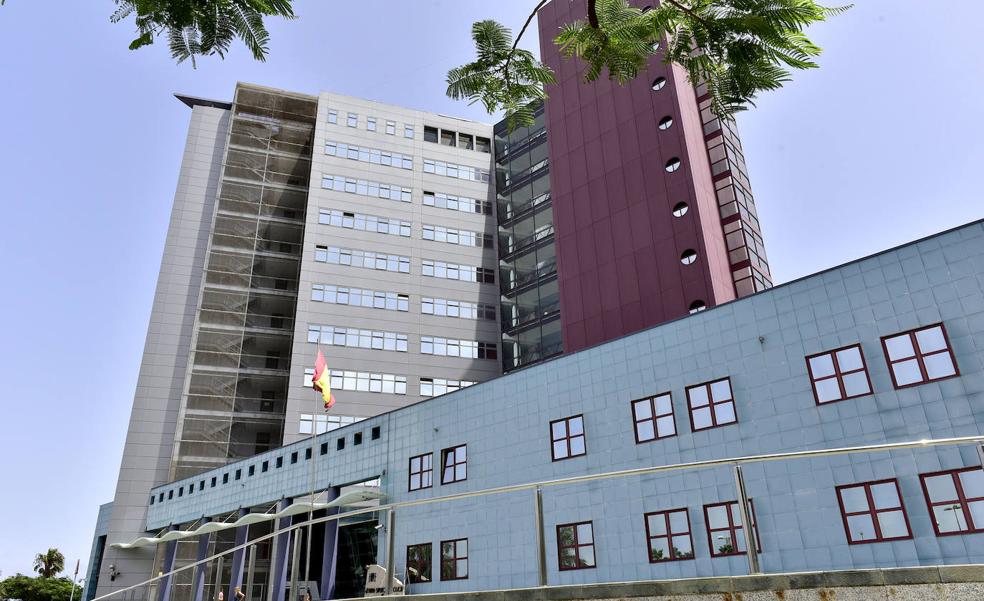 Detienen a tres hombres por drogar y violar a una mujer en un hotel de Santa Catalina