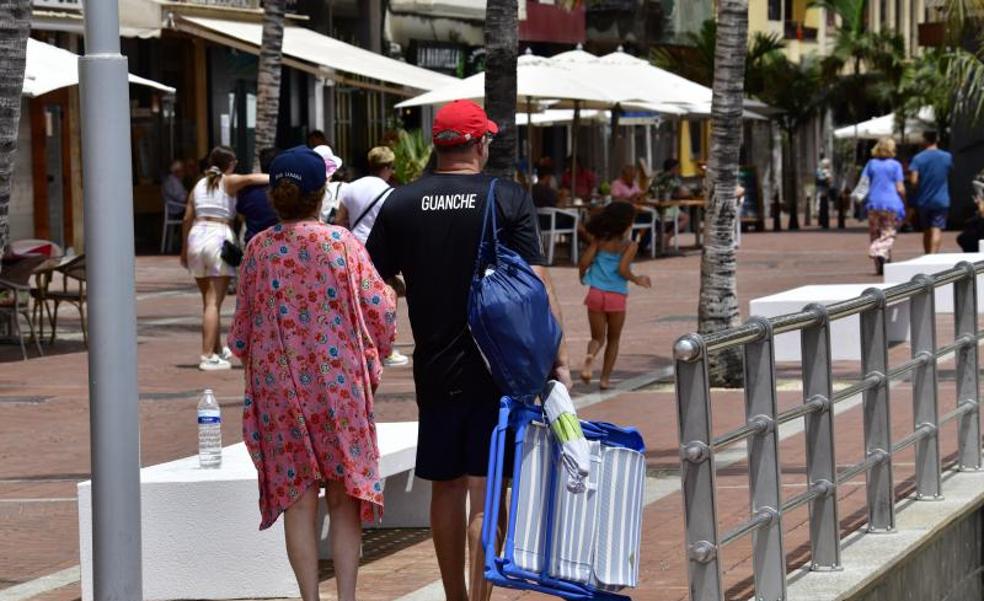 La crítica de una señora a Hidalgo por el paseo de Las Canteras: «No me siento libre en Gran Canaria»