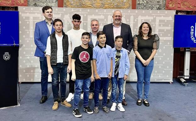 Mensajes telefónicos comprometen a una consejera del Cabildo