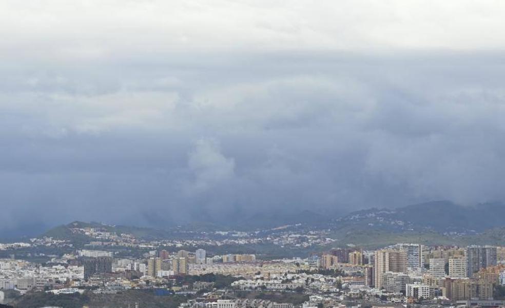 Un cielo gris amenaza con lluvia al archipiélago