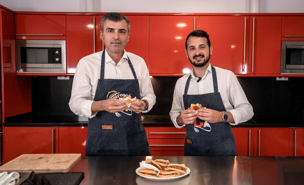 Manuel Domínguez cocina las arepas de su infancia: una receta sencilla y sabrosa